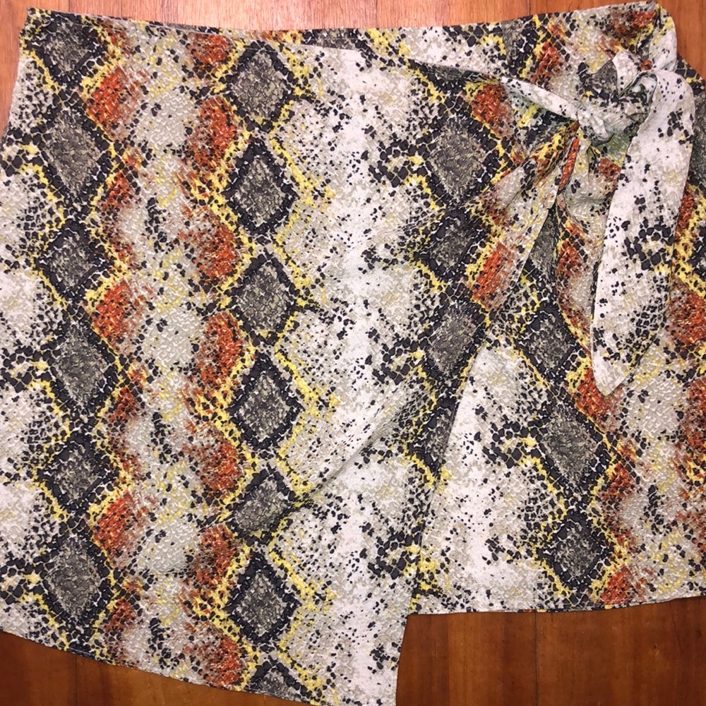 WRAP MINI SNAKESKIN SKIRT- A LOVE LIKE YOU - Picture 5 of 5